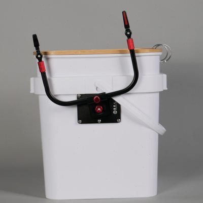 A three-generation fishsmith-fisher, multipurpose bucket-fisher, barrel-fisher